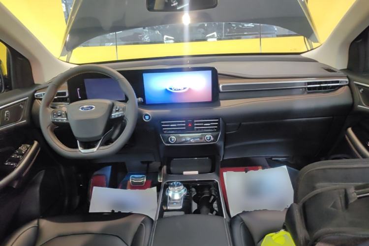 Used Ford Edge 2021 Facelifted PLUS EcoBoost 245 Two-Wheel Drive XLT 7-Seater Center Console