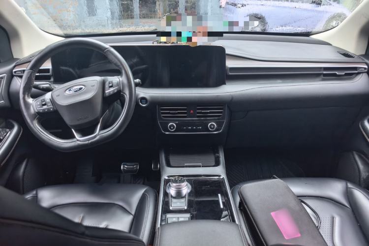 Used Ford Edge 2021 PLUS EcoBoost 245 Two-Wheel-Drive Titanium 7-Seater Center Console