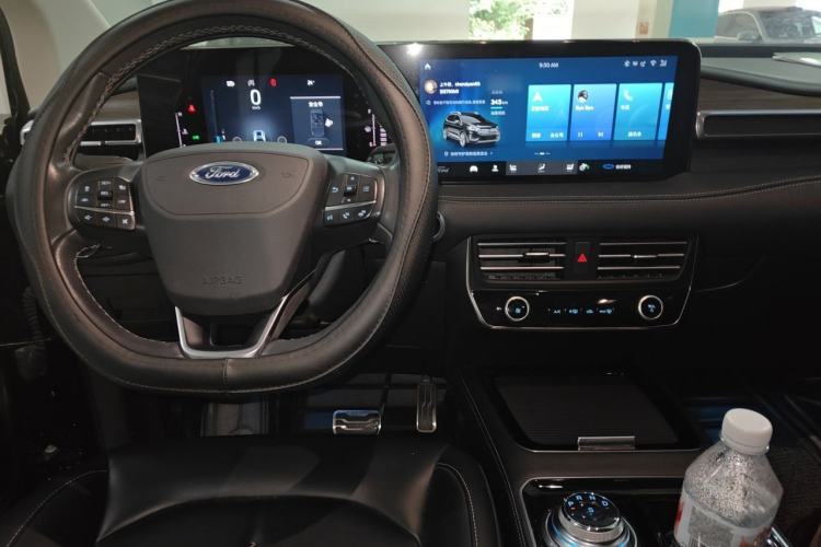 Used Ford Edge 2021 PLUS EcoBoost 245 Two-Wheel-Drive Titanium 7-Seater Center Console