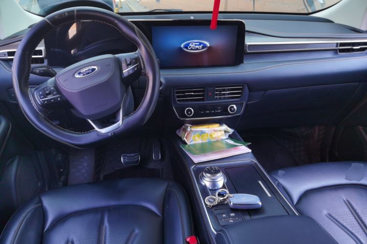 Used Ford Edge 2021 PLUS EcoBoost 245 Two-Wheel-Drive Titanium 7-Seater Center Console