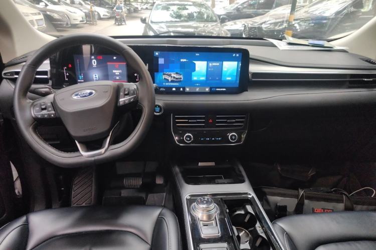 Used Ford Edge 2021 PLUS EcoBoost 245 Two-Wheel-Drive Platinum Edition 5 Seats Center Console