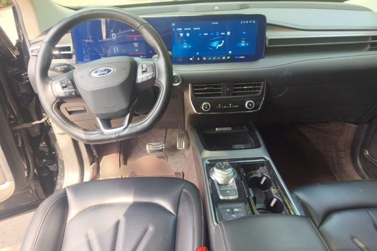Used Ford Edge 2021 PLUS EcoBoost 245 Two-Wheel-Drive Titanium 7-Seater Center Console
