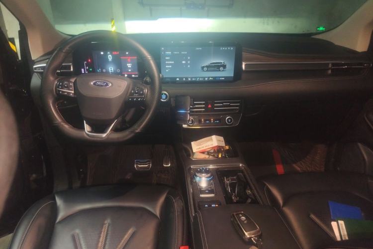 Used Ford Edge 2021 Facelifted PLUS EcoBoost 245 Two-Wheel Drive XLT 7-Seater Center Console