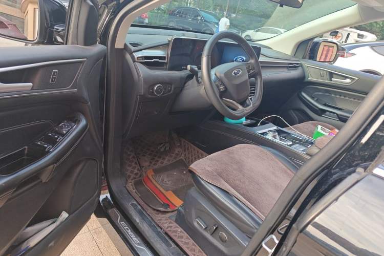 Used Ford Edge 2021 PLUS EcoBoost 245 Two-Wheel-Drive Platinum Edition 5 Seats Driver Seat