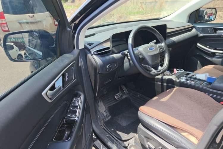 Used Ford Edge 2021 PLUS EcoBoost 245 Two-Wheel-Drive Titanium 7-Seater Driver Seat
