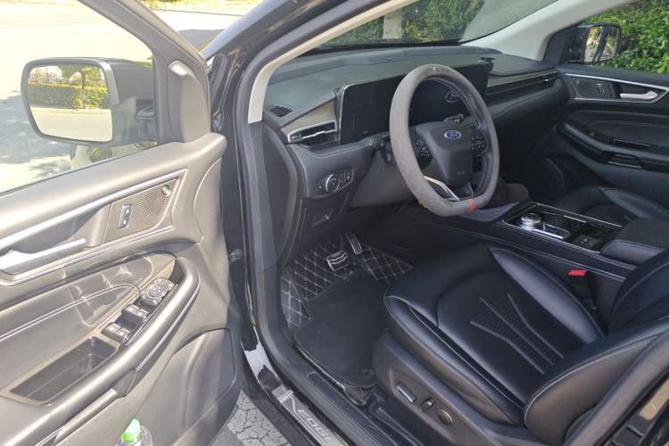 Used Ford Edge 2021 PLUS EcoBoost 245 Two-Wheel-Drive Titanium 7-Seater Driver Seat