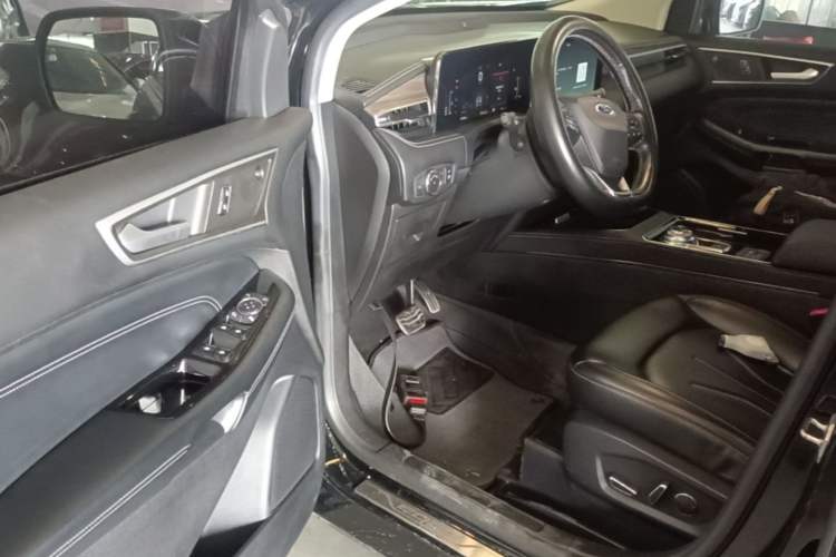 Used Ford Edge 2021 PLUS EcoBoost 245 Two-Wheel-Drive Titanium 7-Seater Driver Seat