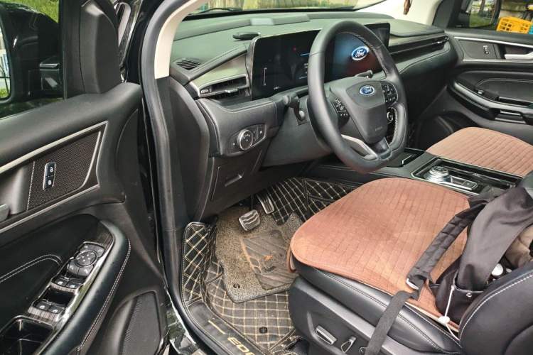 Used Ford Edge 2021 PLUS EcoBoost 245 Two-Wheel-Drive Platinum Edition 5 Seats Driver Seat