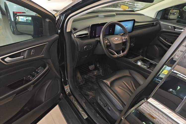 Used Ford Edge 2021 PLUS EcoBoost 245 Two-Wheel-Drive Platinum Edition 5 Seats Driver Seat