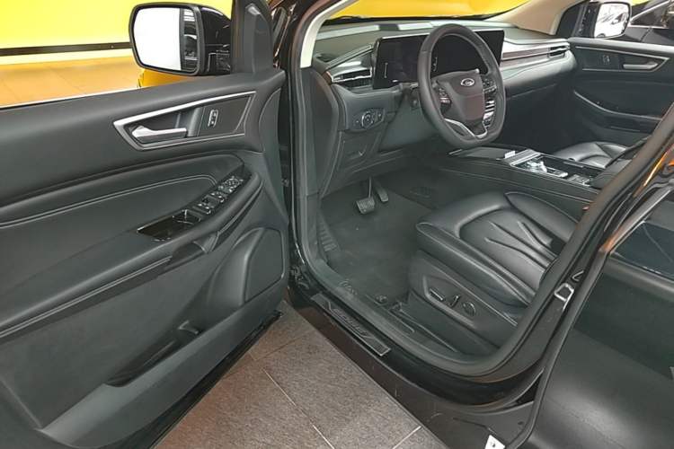 Used Ford Edge 2021 PLUS EcoBoost 245 Two-Wheel-Drive Platinum Edition 5 Seats Driver Seat
