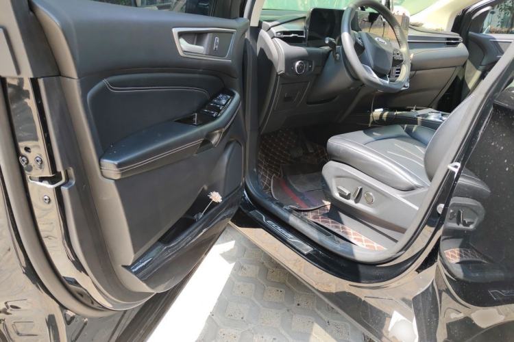 Used Ford Edge 2021 PLUS EcoBoost 245 Two-Wheel-Drive Platinum Edition 5 Seats Driver Seat