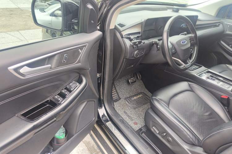 Used Ford Edge 2021 PLUS EcoBoost 245 Two-Wheel-Drive Titanium 7-Seater Driver Seat