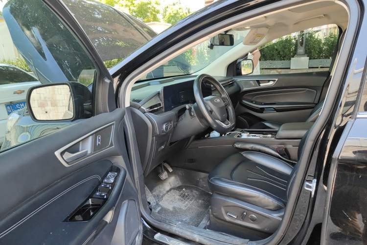 Used Ford Edge 2021 PLUS EcoBoost 245 Two-Wheel-Drive Platinum Edition 5 Seats Driver Seat