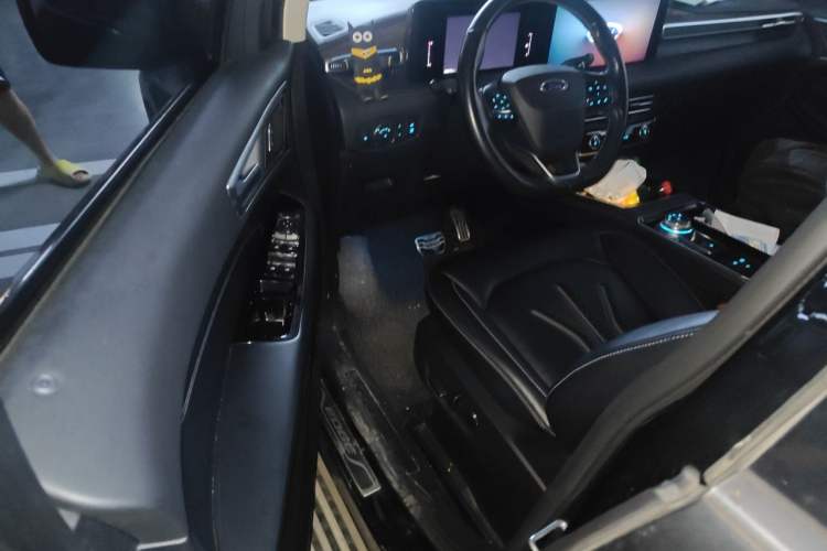 Used Ford Edge 2021 PLUS EcoBoost 245 Two-Wheel-Drive Titanium 7-Seater Driver Seat