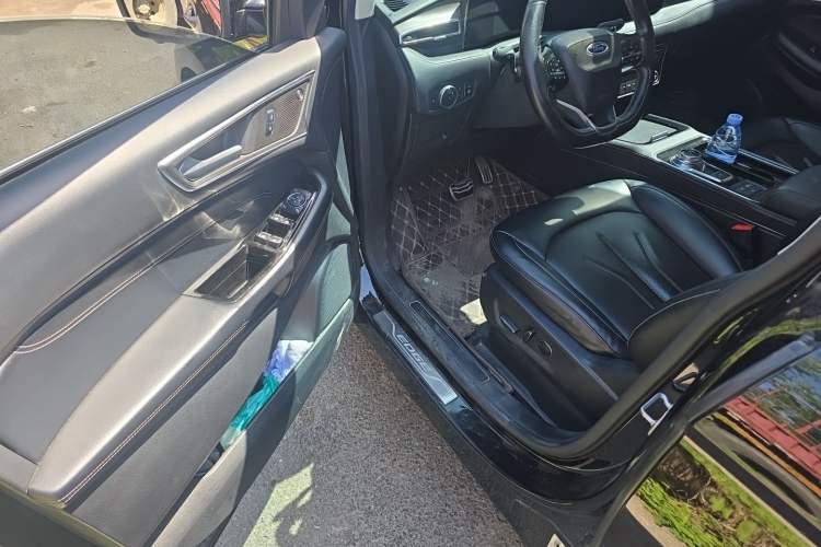 Used Ford Edge 2021 PLUS EcoBoost 245 Two-Wheel-Drive Titanium 7-Seater Driver Seat