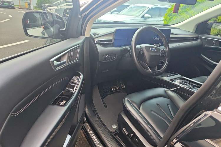 Used Ford Edge 2021 PLUS EcoBoost 245 Two-Wheel-Drive Titanium 7-Seater Driver Seat