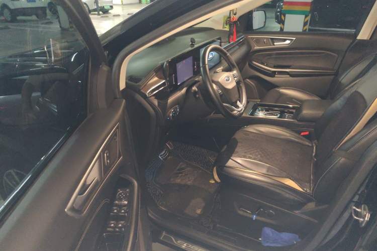 Used Ford Edge 2021 PLUS EcoBoost 245 Two-Wheel-Drive Titanium 7-Seater Driver Seat