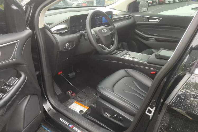 Used Ford Edge 2021 PLUS EcoBoost 245 Two-Wheel-Drive Platinum Edition 5 Seats Driver Seat
