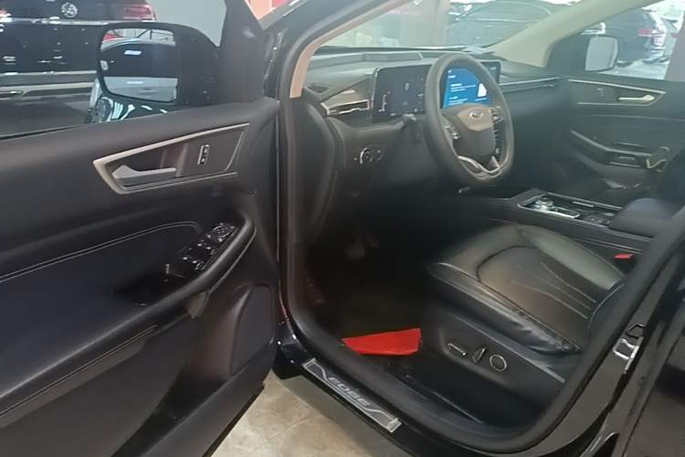 Used Ford Edge 2021 PLUS EcoBoost 245 Two-Wheel-Drive Platinum Edition 5 Seats Driver Seat