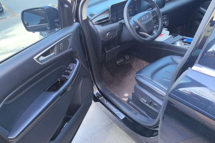 Used Ford Edge 2021 PLUS EcoBoost 245 Two-Wheel-Drive Titanium 7-Seater Driver Seat