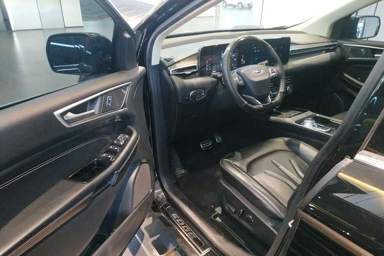 Used Ford Edge 2021 PLUS EcoBoost 245 Two-Wheel-Drive Titanium 7-Seater Driver Seat