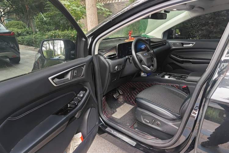 Used Ford Edge 2021 PLUS EcoBoost 245 Two-Wheel-Drive Titanium 7-Seater Driver Seat