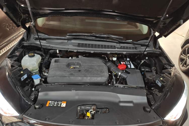Used Ford Edge 2021 PLUS EcoBoost 245 Two-Wheel-Drive Titanium 7-Seater Engine Bay