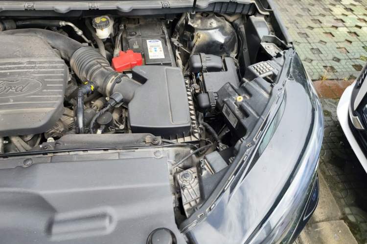 Used Ford Edge 2021 PLUS EcoBoost 245 Two-Wheel-Drive Titanium 7-Seater Engine Bay Left