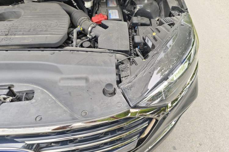 Used Ford Edge 2021 PLUS EcoBoost 245 Two-Wheel-Drive Titanium 7-Seater Engine Bay Left