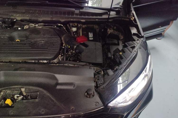 Used Ford Edge 2021 PLUS EcoBoost 245 Two-Wheel-Drive Titanium 7-Seater Engine Bay Left