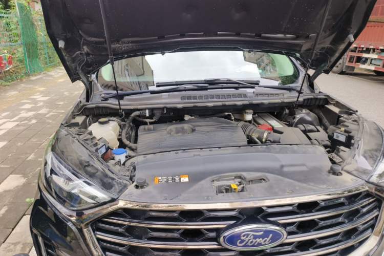 Used Ford Edge 2021 PLUS EcoBoost 245 Two-Wheel-Drive Platinum Edition 5 Seats Engine Bay Right