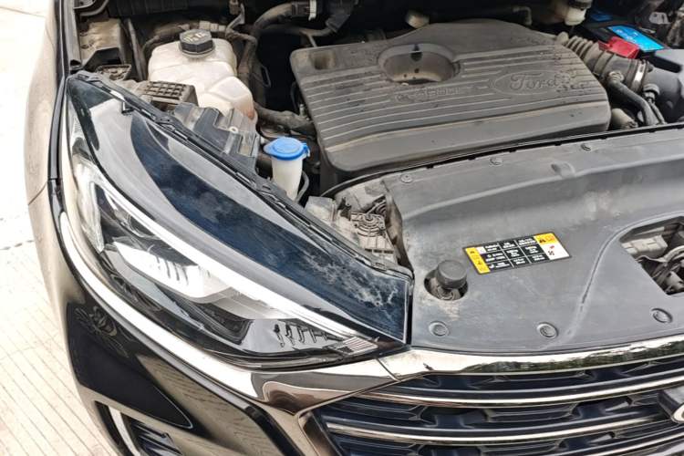Used Ford Edge 2021 PLUS EcoBoost 245 Two-Wheel-Drive Titanium 7-Seater Engine Bay Right