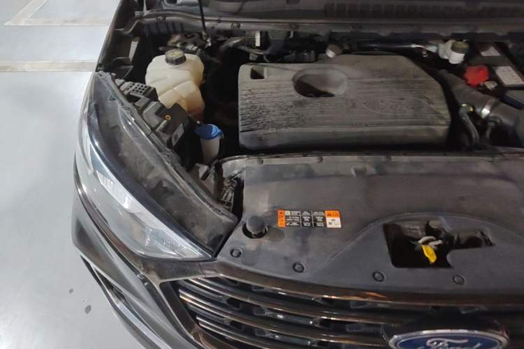 Used Ford Edge 2021 PLUS EcoBoost 245 Two-Wheel-Drive Titanium 7-Seater Engine Bay Right