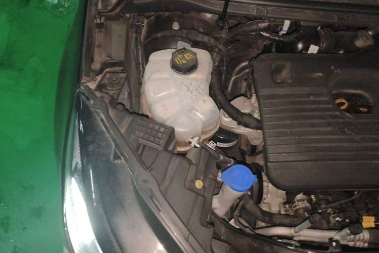 Used Ford Edge 2021 PLUS EcoBoost 245 Two-Wheel-Drive Titanium 7-Seater Engine Bay Right