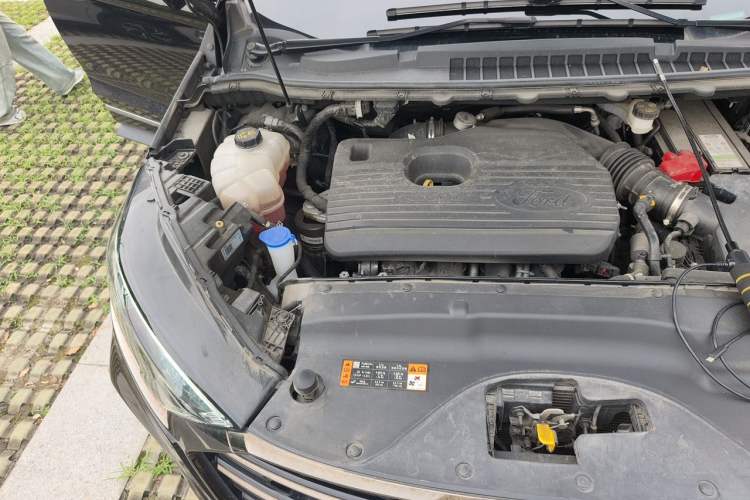 Used Ford Edge 2021 PLUS EcoBoost 245 Two-Wheel-Drive Titanium 7-Seater Engine Bay Right