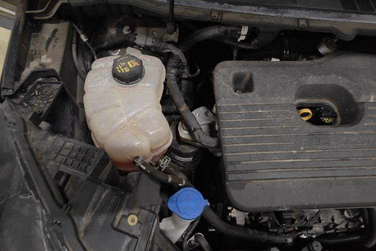 Used Ford Edge 2021 PLUS EcoBoost 245 Two-Wheel-Drive Titanium 7-Seater Engine Bay Right
