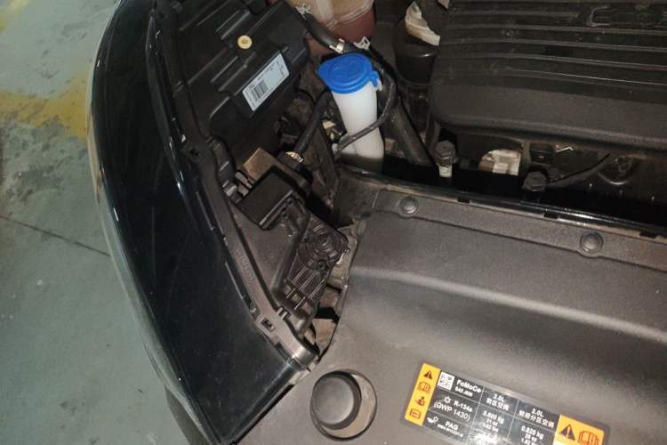 Used Ford Edge 2021 PLUS EcoBoost 245 Two-Wheel-Drive Titanium 7-Seater Engine Bay Right