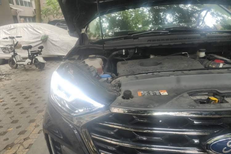 Used Ford Edge 2021 PLUS EcoBoost 245 Two-Wheel-Drive Platinum Edition 5 Seats Engine Bay Right