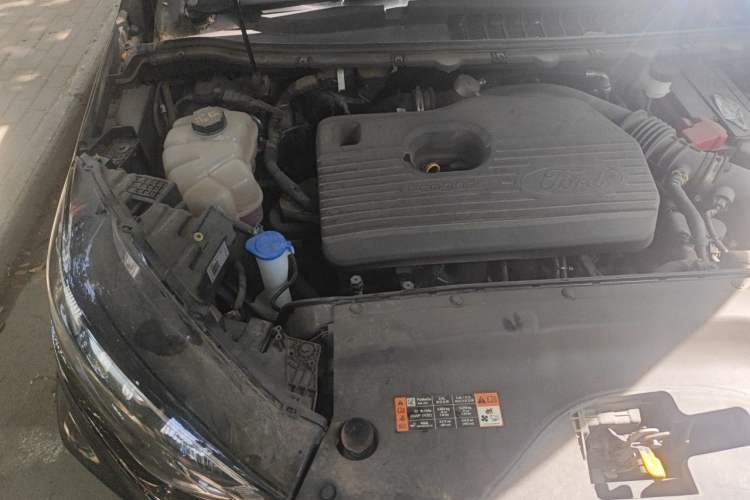 Used Ford Edge 2021 PLUS EcoBoost 245 Two-Wheel-Drive Titanium 7-Seater Engine Bay Right