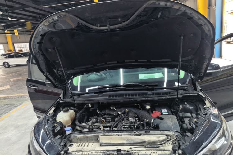 Used Ford Edge 2021 PLUS EcoBoost 245 Two-Wheel-Drive Titanium 7-Seater Engine Bay