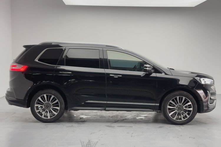 Used Ford Edge 2021 PLUS EcoBoost 245 Two-Wheel-Drive Titanium 7-Seater Exterior 1