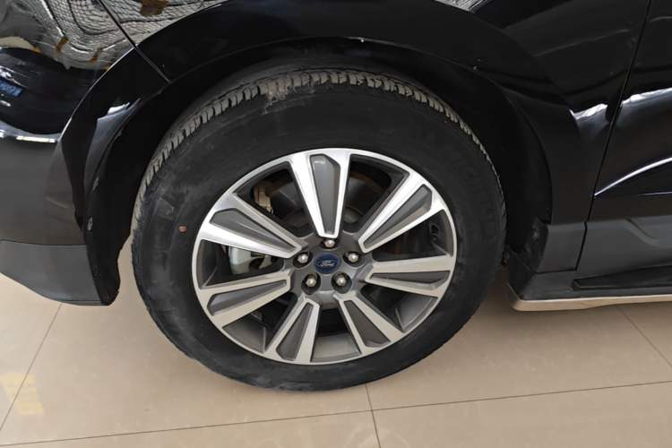 Used Ford Edge 2021 PLUS EcoBoost 245 Two-Wheel-Drive Platinum Edition 5 Seats Exterior 4