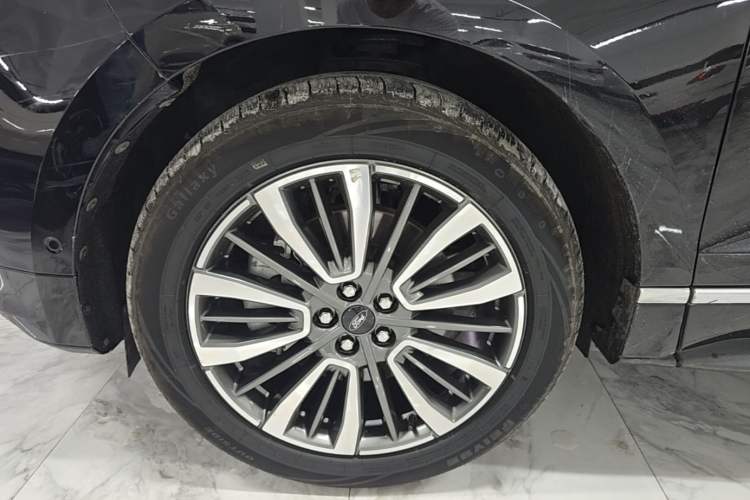 Used Ford Edge 2021 PLUS EcoBoost 245 Four-Wheel Drive Titanium Edition 7-Seater Exterior 4