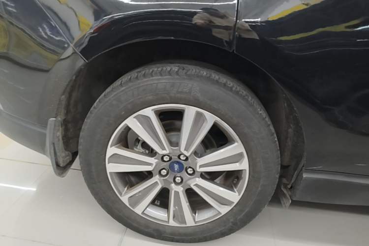 Used Ford Edge 2021 PLUS EcoBoost 245 Two-Wheel-Drive Platinum Edition 5 Seats Exterior 5