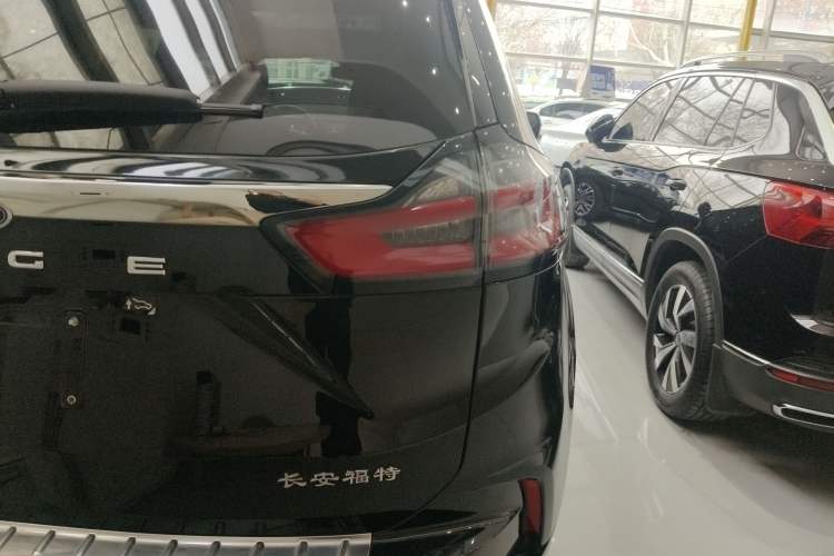 Used Ford Edge 2021 PLUS EcoBoost 245 Two-Wheel-Drive ST-Line 5-Seater Exterior 6