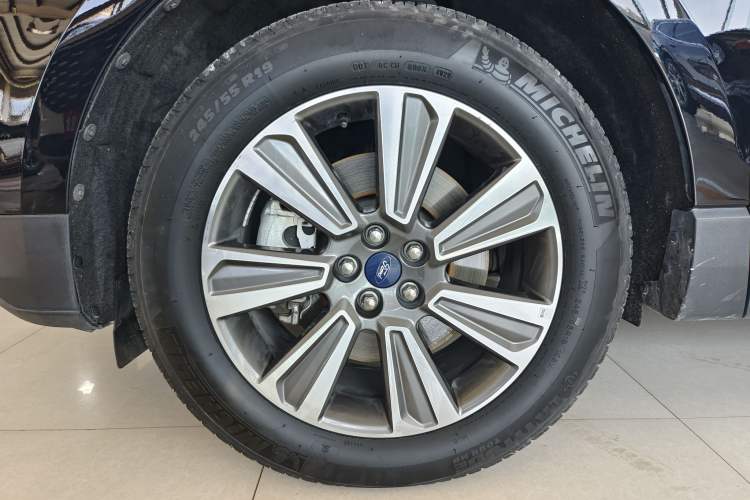 Used Ford Edge 2021 PLUS EcoBoost 245 Two-Wheel-Drive Platinum Edition 5 Seats Exterior 9