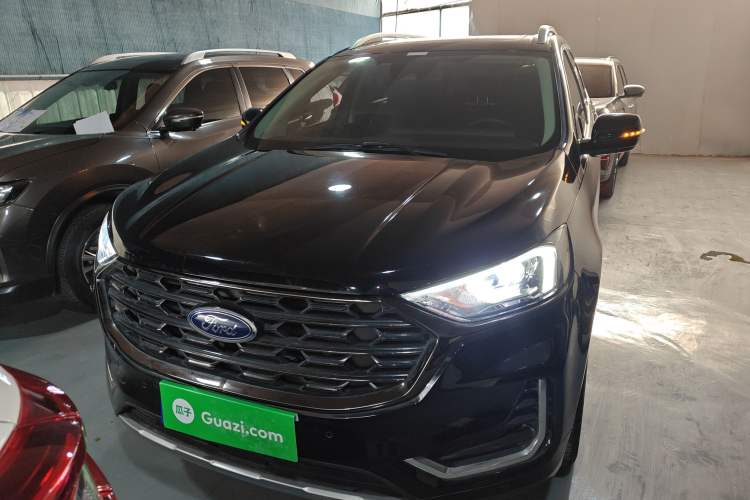 Used Ford Edge 2021 PLUS EcoBoost 245 Two-Wheel-Drive Titanium 7-Seater Front