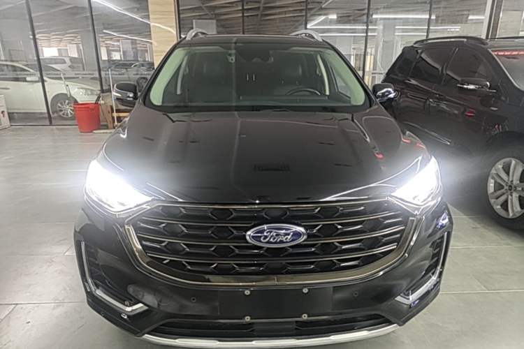 Used Ford Edge 2021 PLUS EcoBoost 245 Two-Wheel-Drive Titanium 7-Seater Front