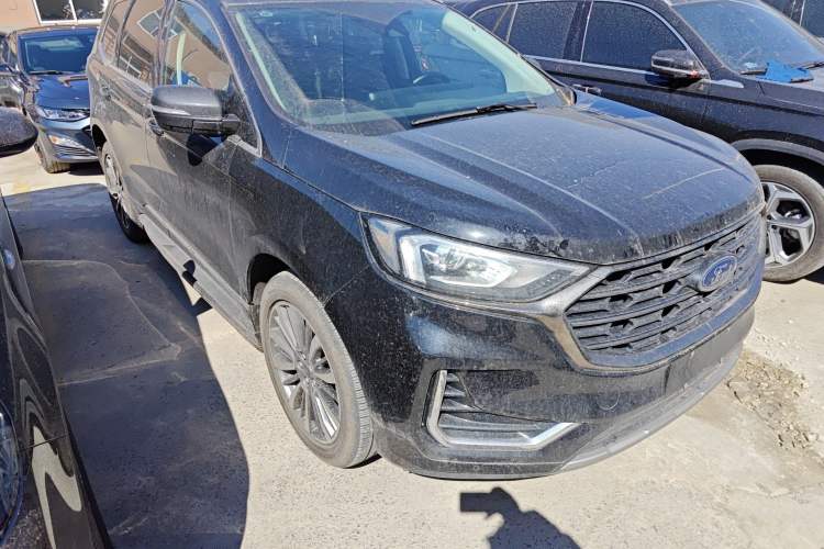 Used Ford Edge 2021 PLUS EcoBoost 245 Two-Wheel-Drive Titanium 7-Seater Front Right 45 Deg