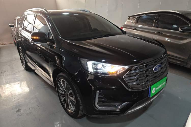 Used Ford Edge 2021 PLUS EcoBoost 245 Two-Wheel-Drive Titanium 7-Seater Front Right 45 Deg